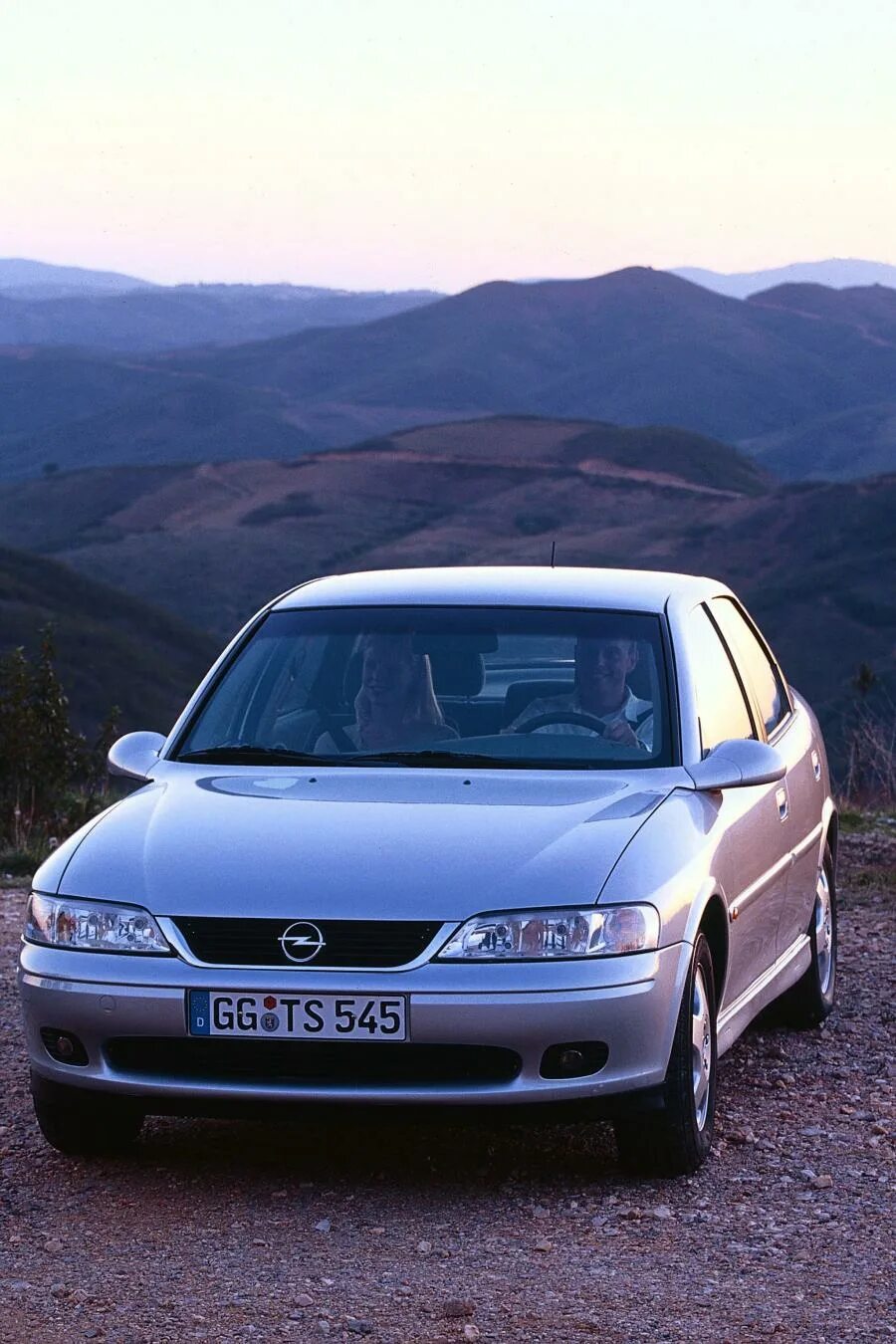 Вектра б года выпуска. Opel Vectra 1999. Opel Vectra 1999 седан. Recaro Opel. Opel Vectra b 1999.