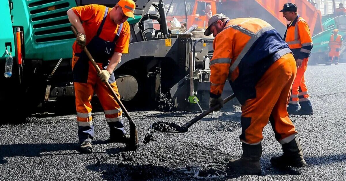Дрсу сочи. Дорожники асфальт. Укладка дорожного полотна. Капремонт автомобильной дороги. Капитальному ремонту ремонту дорог.