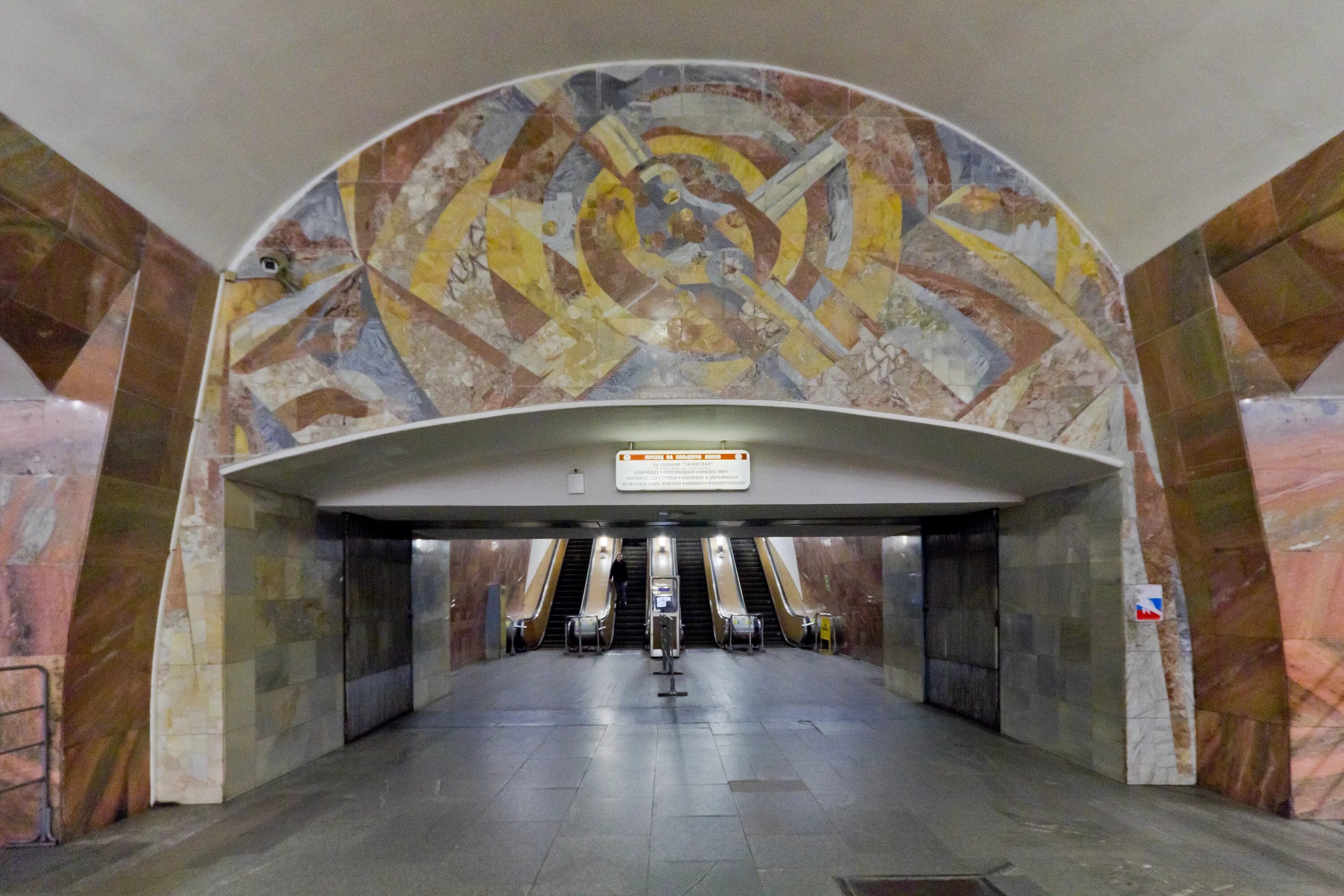 Москва, ул. Москва, цао, р-н таганский, марксистская ул. Марксистская перспектива. Московское метро станция марксистская. , 5.