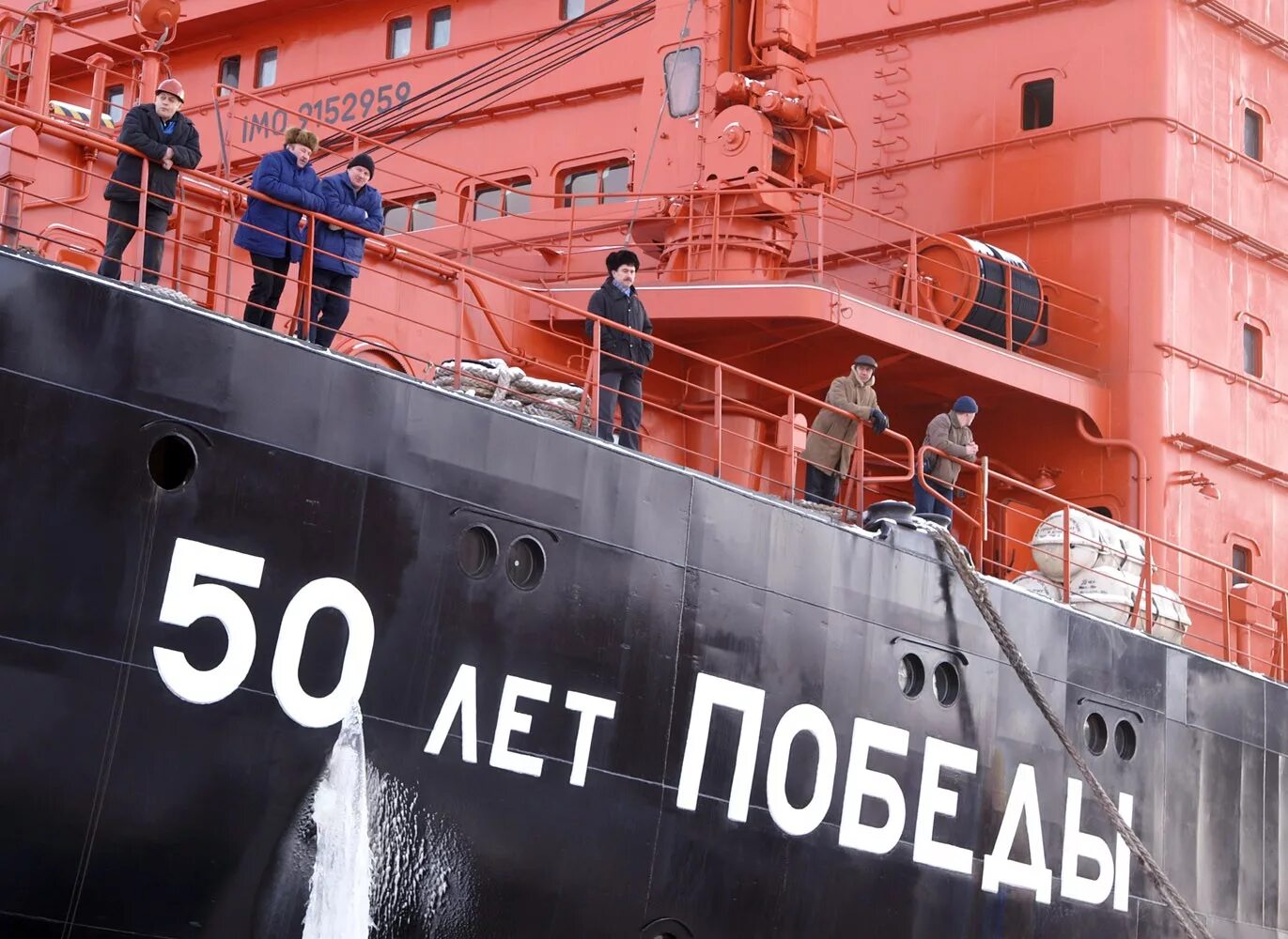 Где находится ледокол 50 лет победы сейчас. Ледокол 50-летия победы. атомный ледокол 50 лет победы капитан. теплоход ледокол &quot;50 лет победы&quot;. постер атомного ледокола 50 лет победы.