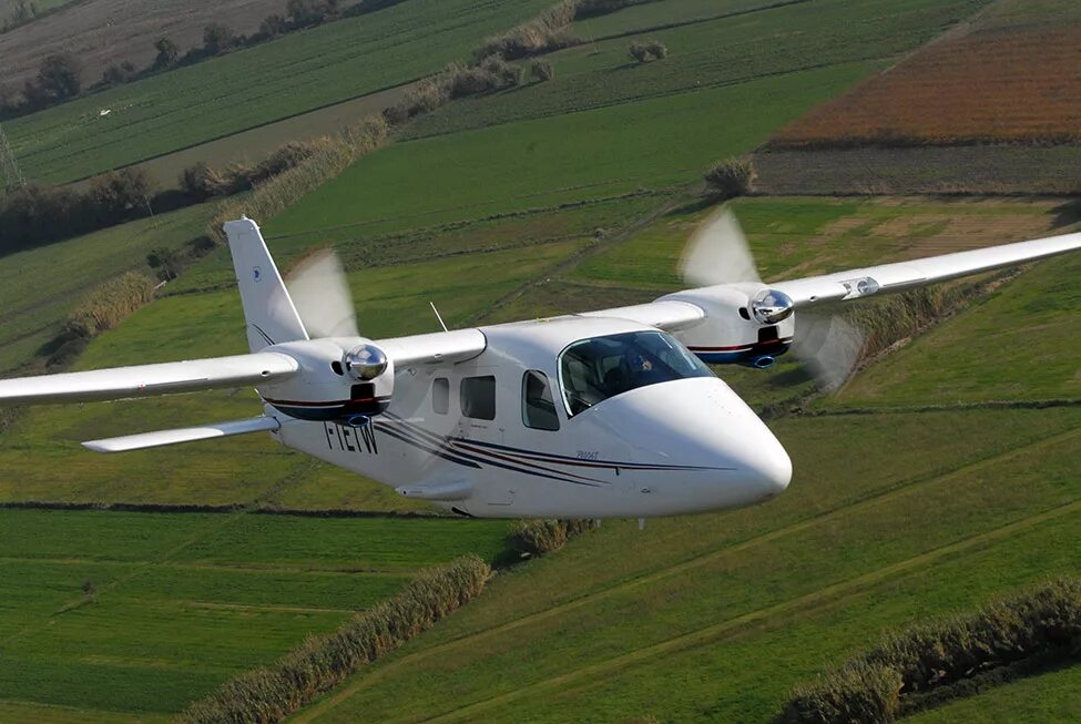Английский самолет edgley ea7 optica. Beechcraft легкомоторный самолет. Биплан шершень. Легкая авиация. P2006.