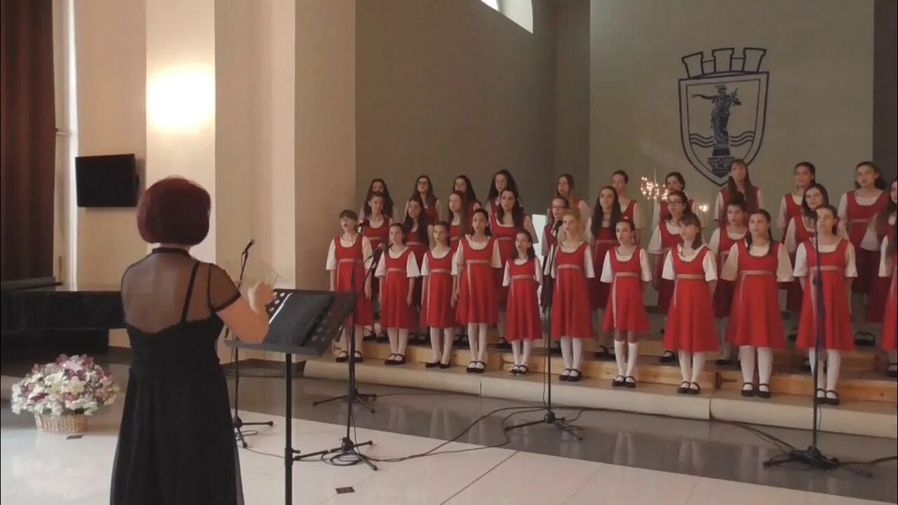 Бре петрунько. Хор петрунько. bre, petrunko (ho! dear petroona). koutev bulgarian national ensemble.