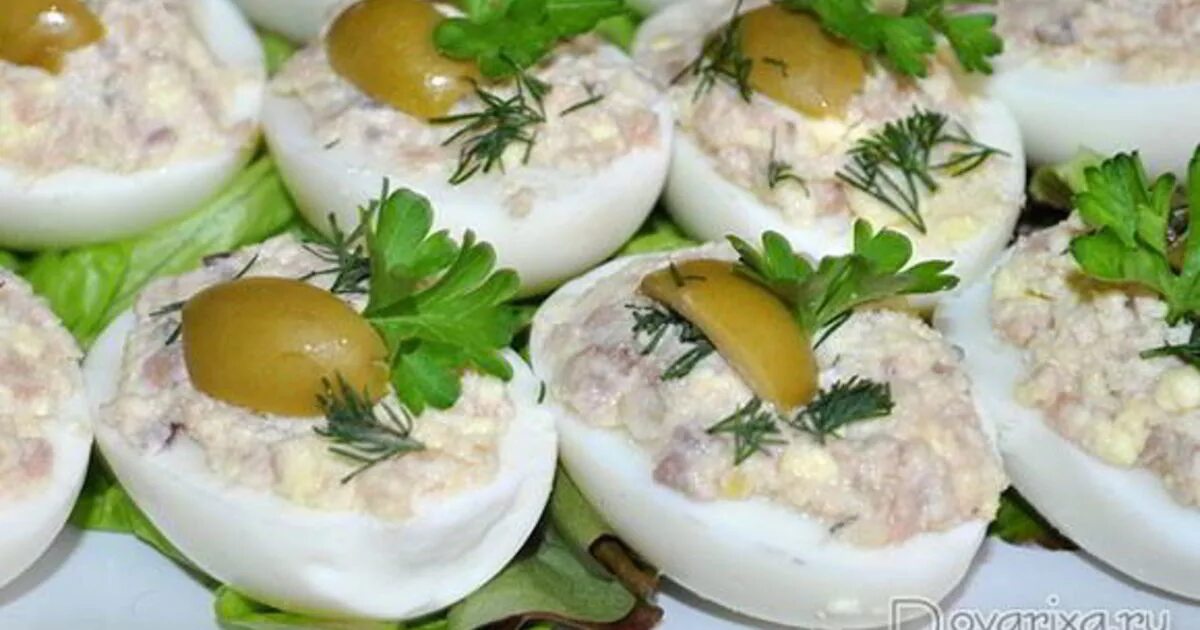 Фаршированные печенью трески. Яйца фаршированные с треской. Яйца фаршированные печенью трески. Фаршированные печенью трески. Яйца фаршированные тресковой печенью.