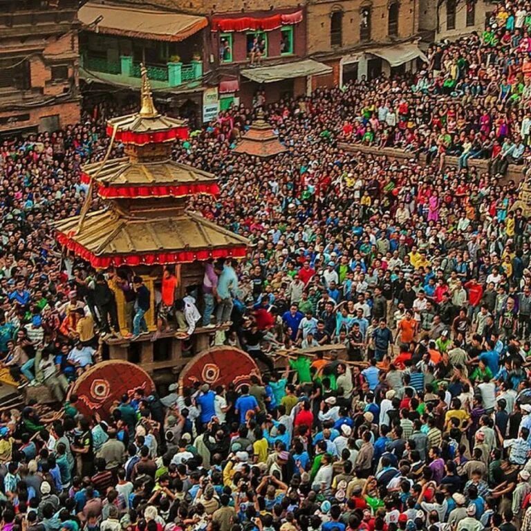 Бискет джатра. Фестиваль bisket jatra. бактопур фестиваль бискет джатра. бискет джатра в непале. индра джатра.