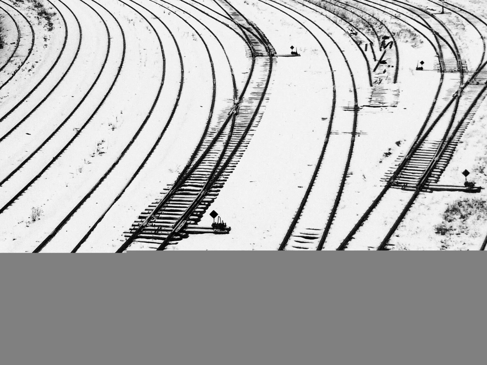 Линии 6 15. Эскизные линии. Теплые линии эскиз. Зимние железнодорожные обои рисунок. Снежок рисунок монохром.