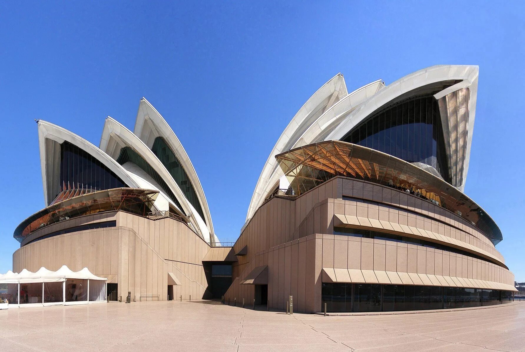Какие есть известные здания. Сиднейский оперный театр Австралия. Сиднейский оперный театр Австралия Архитектор. Оперный театр в Сиднее Архитектор. Сидней опера Хаус Архитектор.
