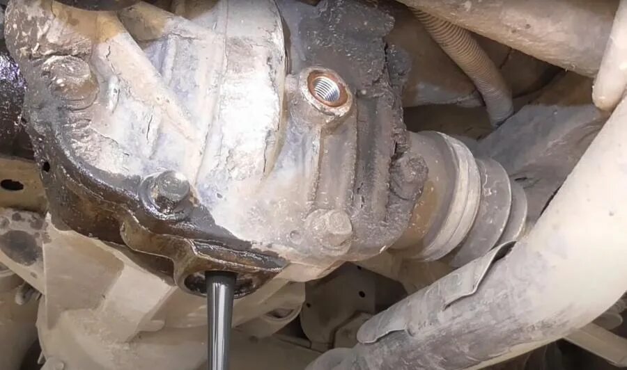 Раздатка туксон 2008. Hyundai tucson 2025 масла в раздатке. раздатка на хёндай туксон 2008-. болты крепления раздатки туксон.