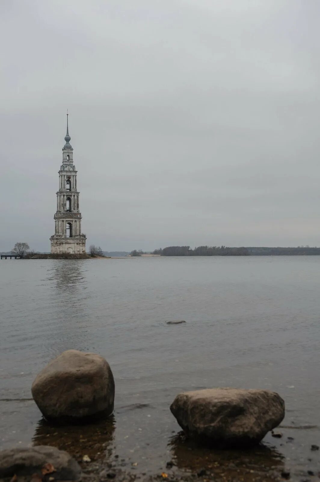 Рыбинское водохранилище есть. Рыбинское водохранилище. Рыбинское водохранилище достопримечательности. Ляга Рыбинское водохранилище. Рыбинское водохранилище затопленный город.