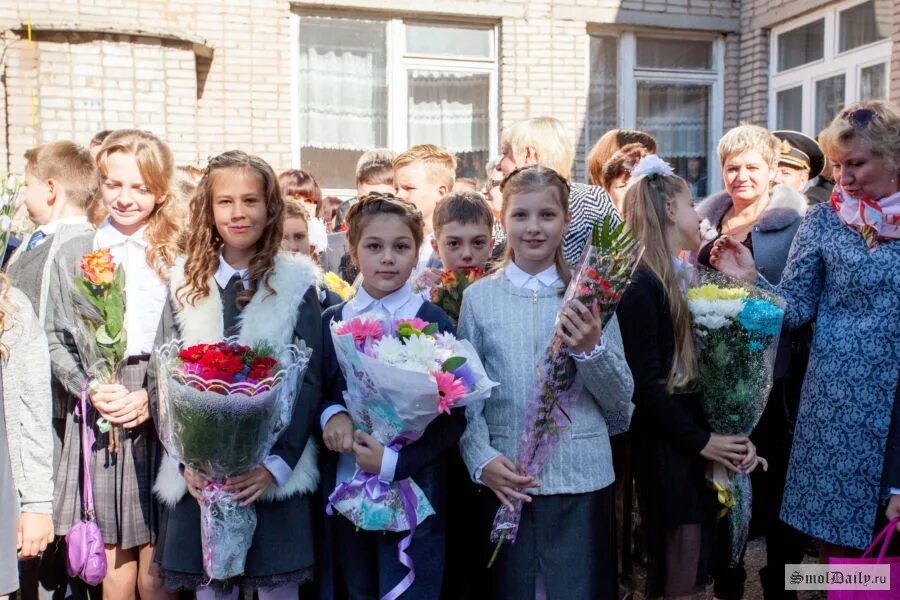 Новости смоленска школы сегодня. 31 Школа Смоленск. 34 Школа Смоленск. Школа 16 Смоленск учителя. 30 Школа Смоленск.