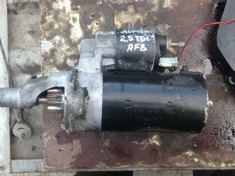 Стартер audi a6. 4. Стартер на ауди а6 с6 2. Ауди а6 с5 снятие стартера. Стартер audi a6 c5.