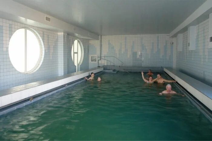 Полтава бассейн дельфин. Бассейн в полтавской. Санаторий полтава бассейн. Бассейн спортивный в полтаве спартак. Санаторий полтава бассейн.