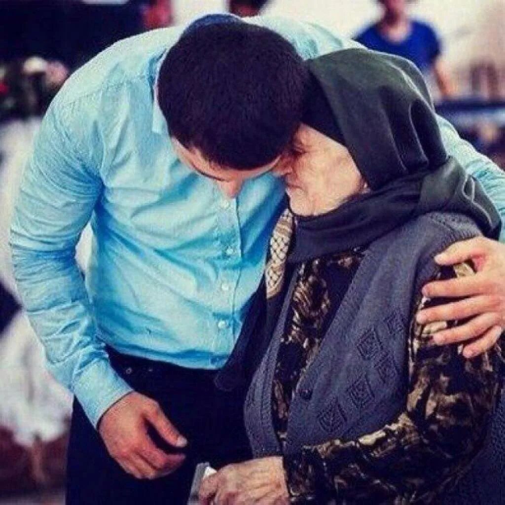 Достойные цитаты. Я достойна любви и уважения. Счастливые мужчина и женщина. Достойный человек. Фотосессия предложение руки и сердца.