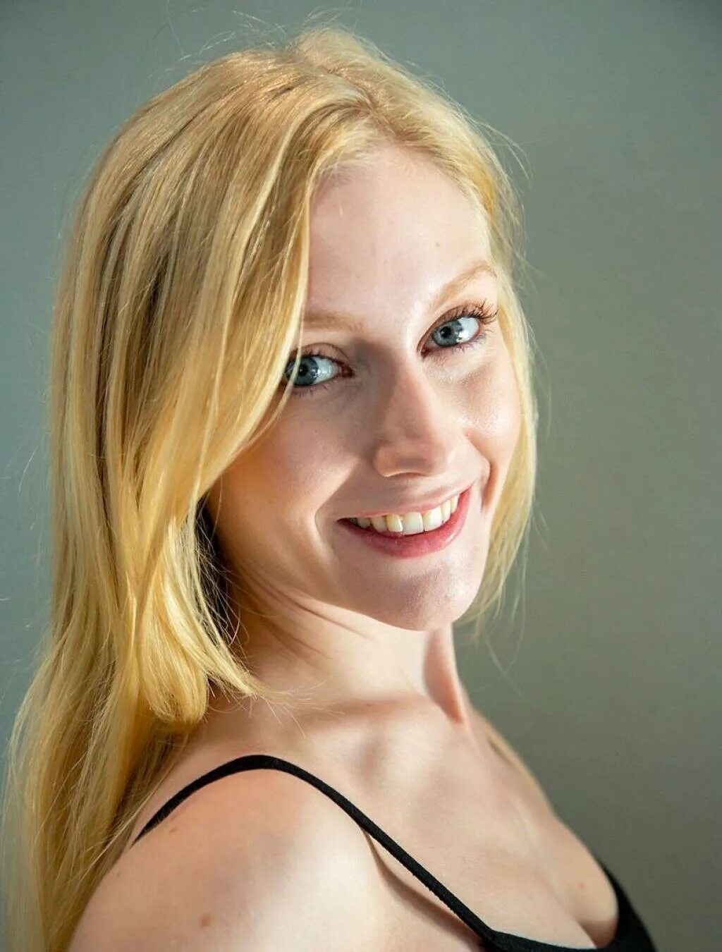 Emma rides. Ride a scooter на английском картинки. Petting riding. Tushyraw emma starletto. Emma rides.