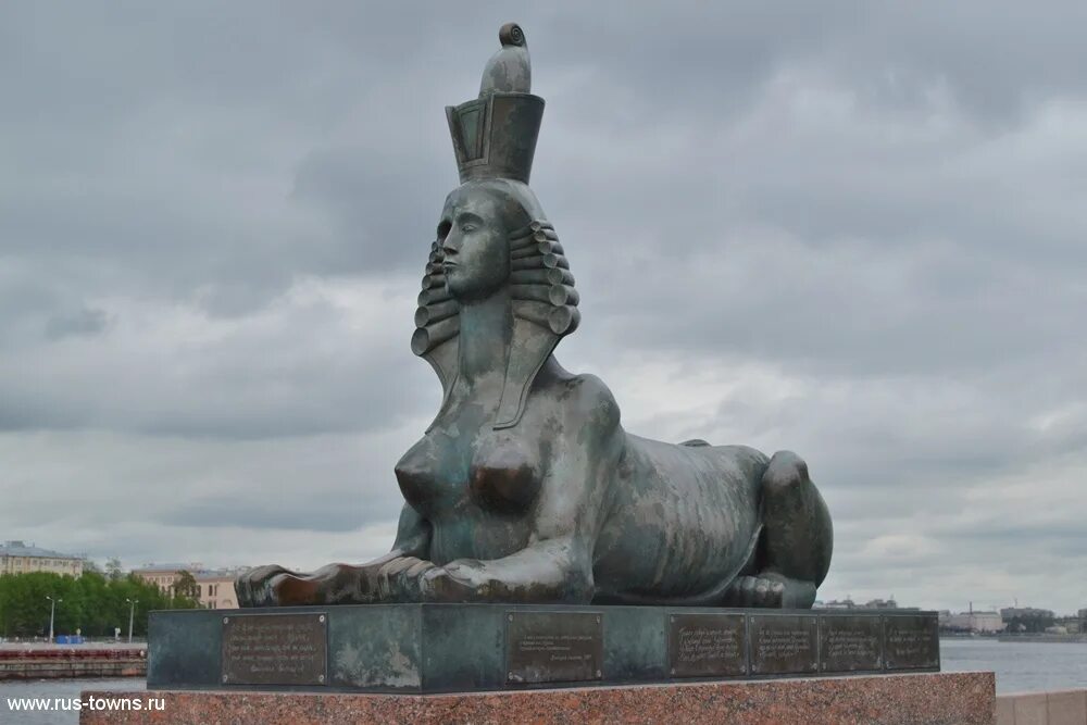 Памятник жертвам репрессий в санкт петербурге. Мемориал жертвам политических репрессий шемякин. памятник жертвам политических репрессий санкт-петербург сфинкс. шемякинские сфинксы на воскресенской набережной. сфинкс шемякина в санкт-петербурге.