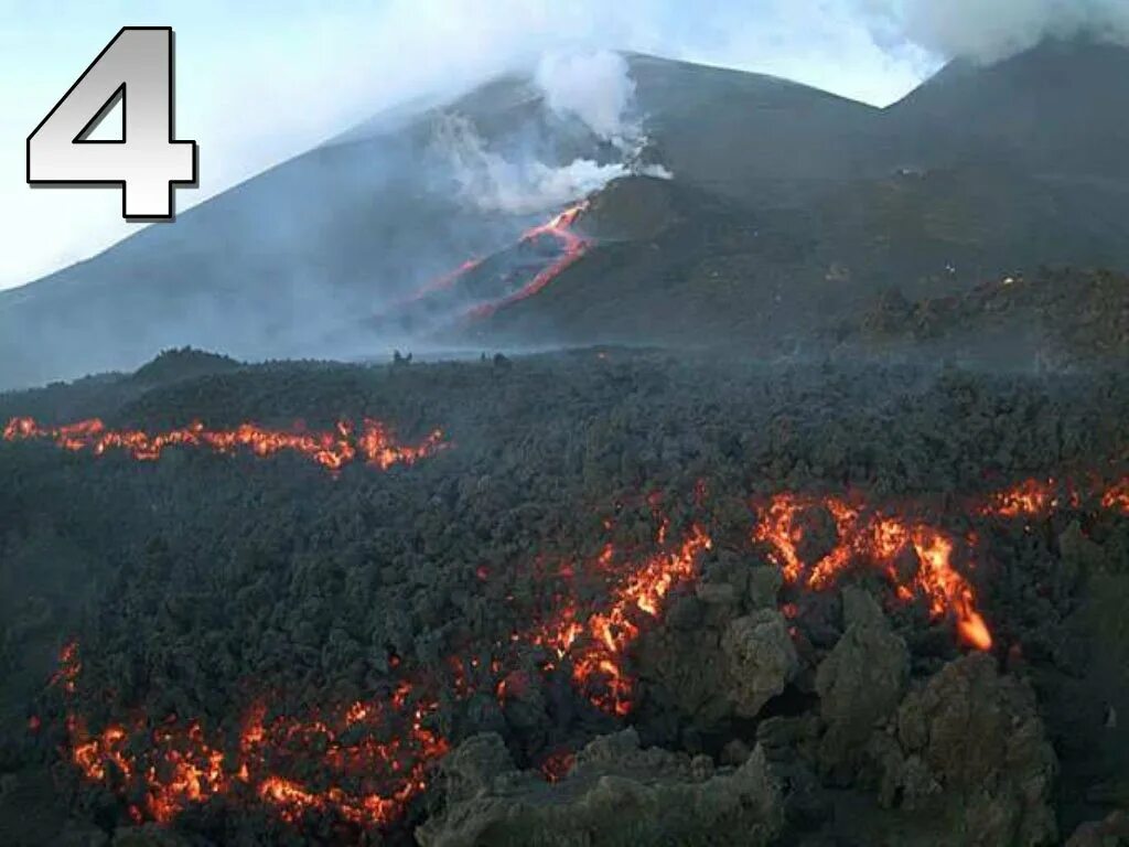 Вулкан пожар. Извержение вулкана в лесу. Камчатка природа. Вулкан толбачик лес. Лиственничный лес камчатка.