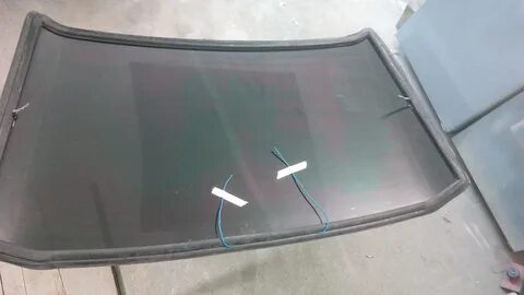 Заднее ветровое стекло