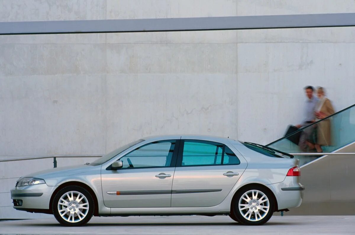 Renault laguna 2 универсал. Рено лагуна 2 универсал. 8. Рено лагуна 2 поколение. Рено лагуна 2 поколение.