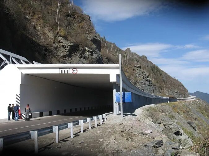 Противолавинная галерея на трассе м-54. Туннель Абакан Кызыл. Противолавинная галерея Красноярский край. Лавинозащитная галерея Абакан Кызыл