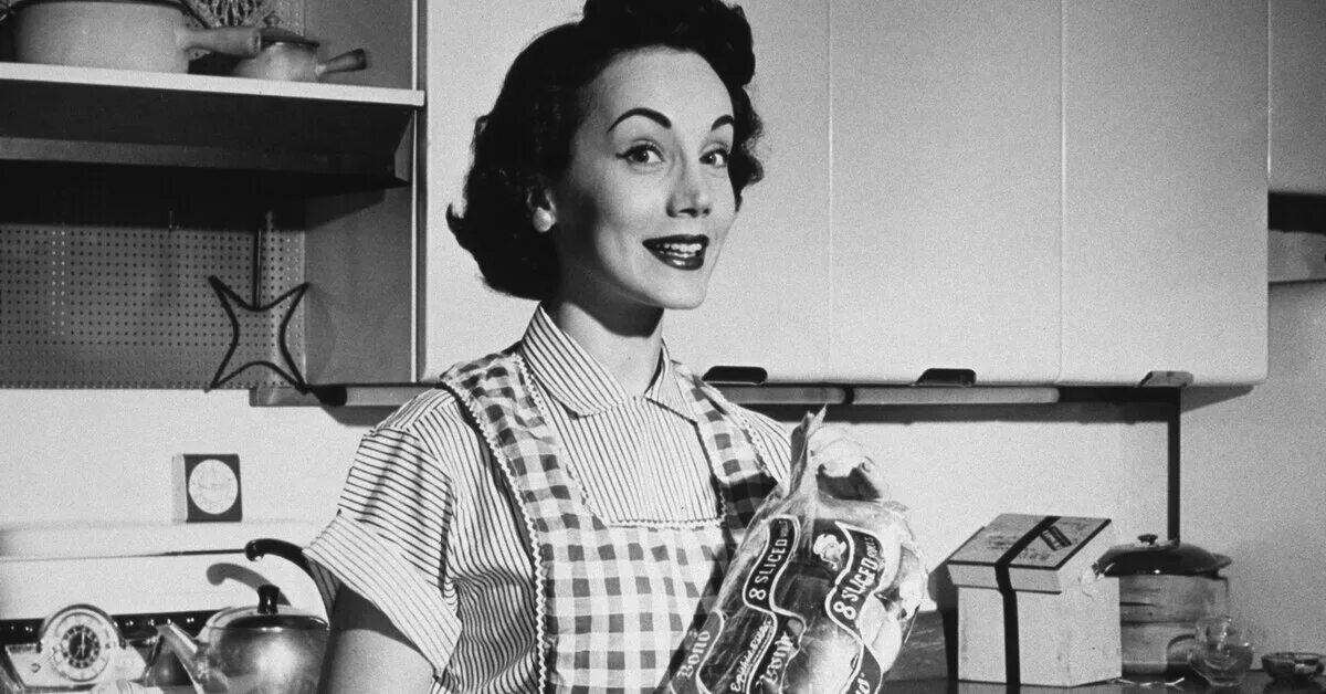 История домохозяйки. Американские женщины 50х. Майя шахназарова модель. Кухня 1930-х годов. Американская домохозяйка 1950х.