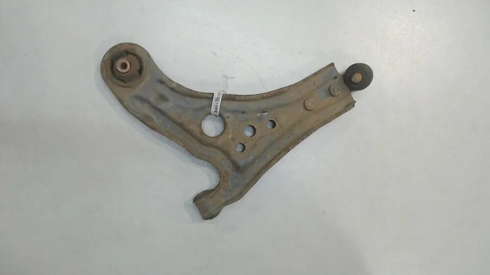Рычаг шевроле авео т250. Рячак шевроле авео т 250. Рычаги передние авео т250. Рычаг передней подвески авео т250. Передний рычаг авео т250.