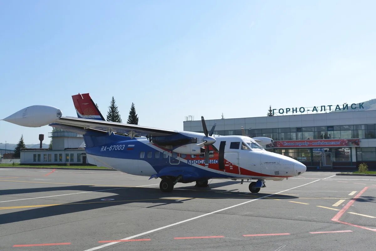 Алтай город аэропорт. Республика Алтай аэропорт. Л 410 КРАСАВИА. Горно-Алтайск аэропорт самолеты. Аэропорт Горно-Алтайск Трансаэро.