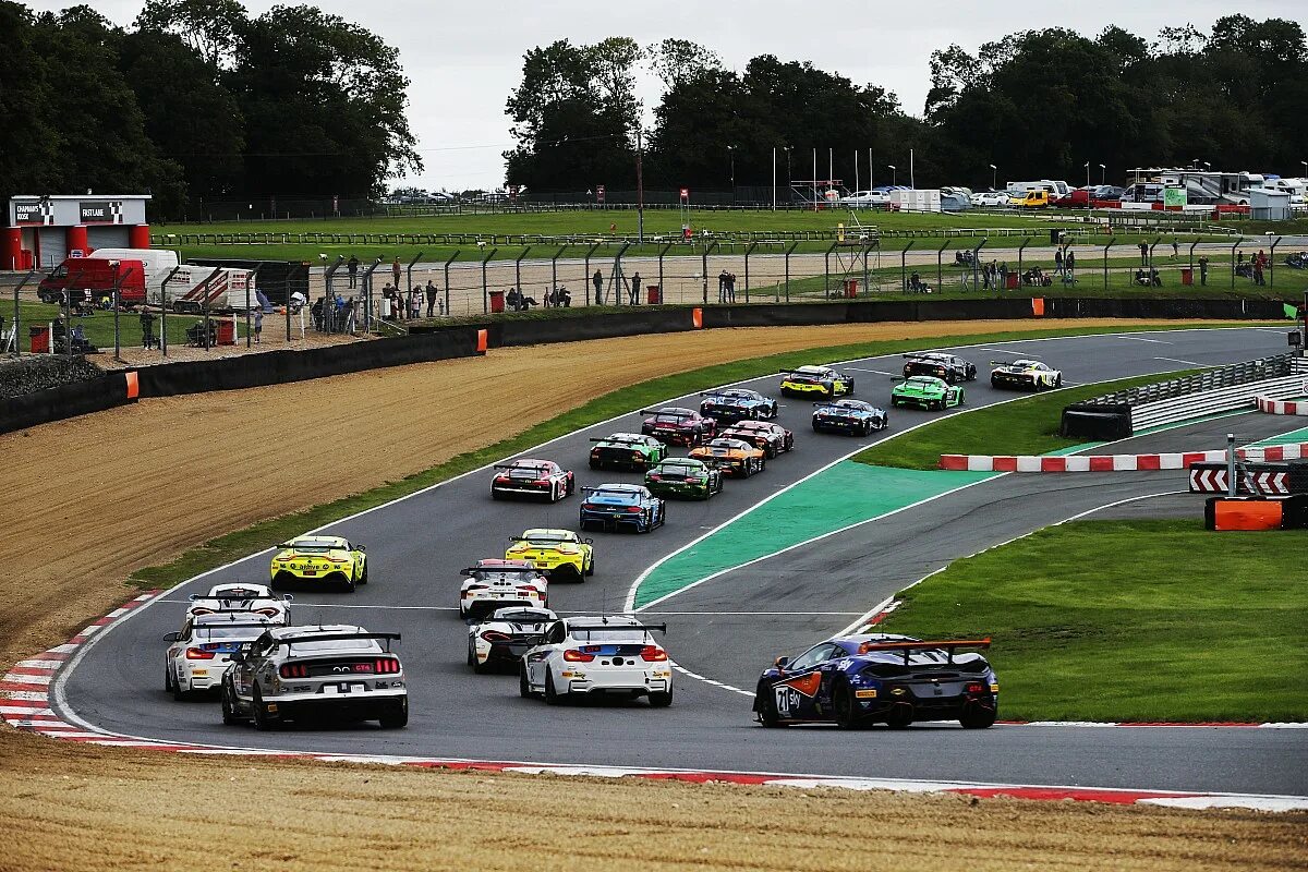 Brands Hatch gt3. Brands Hatch трасса. Brands Hatch гайд асс. Competition машина