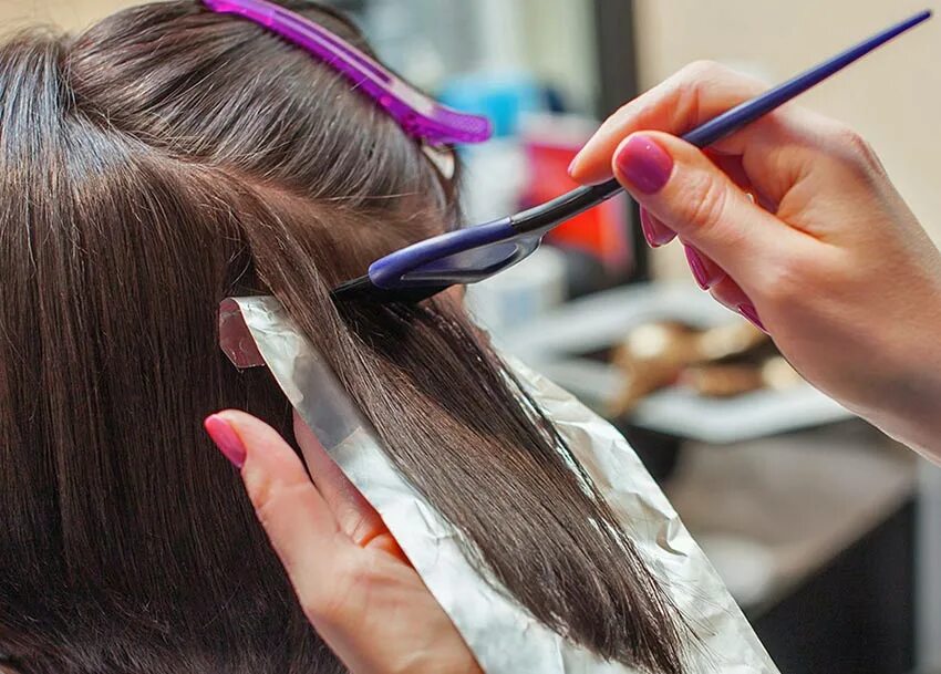 Краска для волос убивает вшей и гнид. Вычесывание гнид с длинных волос. Краска для волос от вшей. Педикулез окрашенных волосах. Окрашивание волос и гниды.