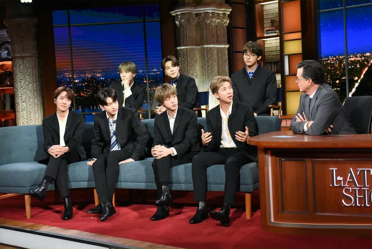 Talk bts. Бтс и джимми фэллон. бтс на телешоу. bts на шоу. джимми фэллон шоу бтс.