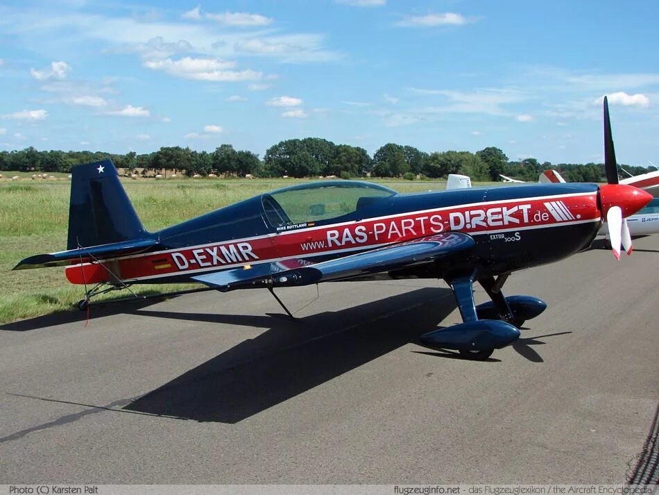 Полет 300. Extra ea-300. экстра 300 самолет. extra  extra 330lt. самолёт devil300l.
