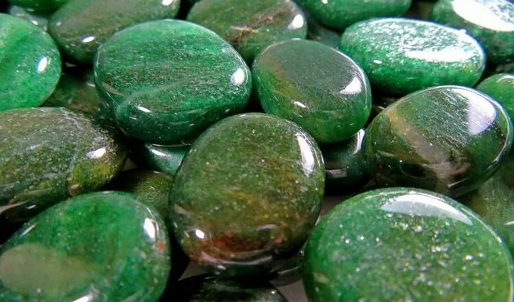авантюрин зелёный уральский. авантюрин зеленый камень магические свойства. авантюрин зеленый камень магические свойства. зелёный авантюрин камень магические свойства. зелёный авантюрин камень магические свойства.