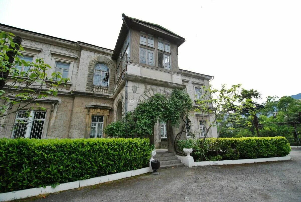 Общежитие хэппи ялта. Улица свердлова 34 ялта. Ялта свердлова 32. Хэппи отель ялта. Свердлова 34 ялта.