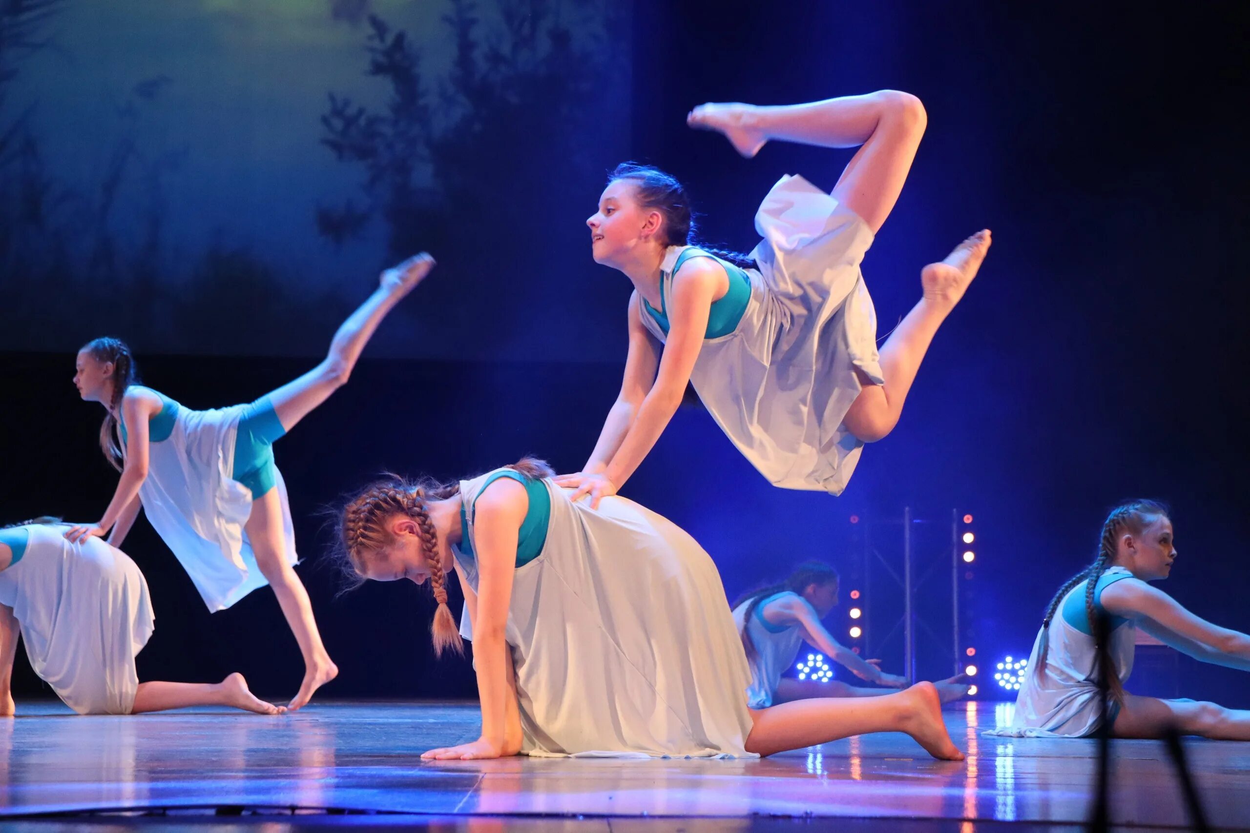 Современный театр. Детский лагерь в подмосковье на лето 2023. Театральный спорт. Дебют иваново театр спорта 2019. Дебют в театре.