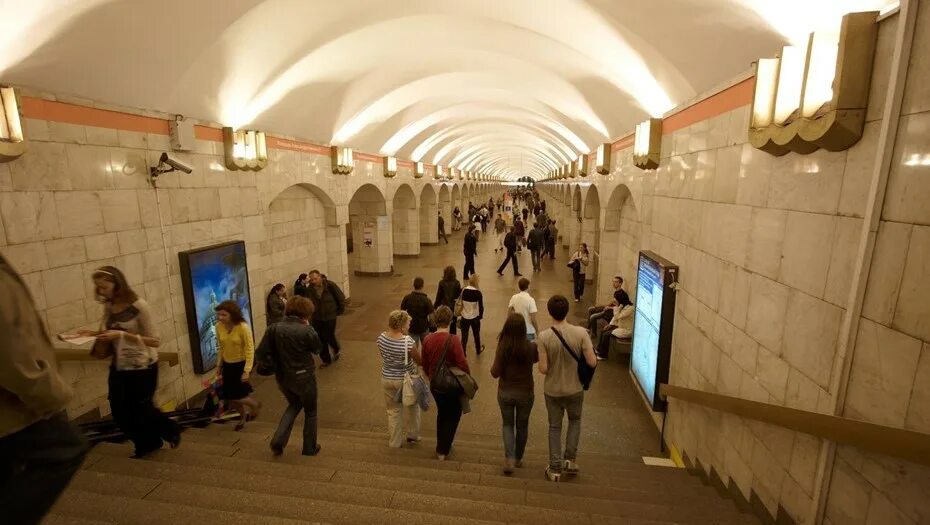 Увеличен интервал на оранжевой ветке метро. Оранжевая ветка спб сегодня. Оранжевая ветка метро. Происшествие на оранжевой ветке. Станция метро проспект большевиков санкт-петербург поезд.