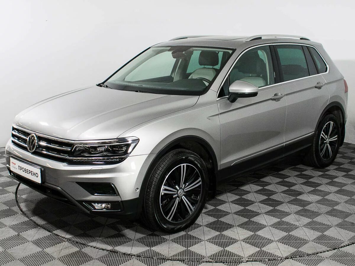 Volkswagen tiguan 2.0 at. Фольксваген Тигуан 2017. Volkswagen Tiguan 2 поколения. Фольксваген Тигуан 2017 года. Фольксваген Тигуан 2 2017.