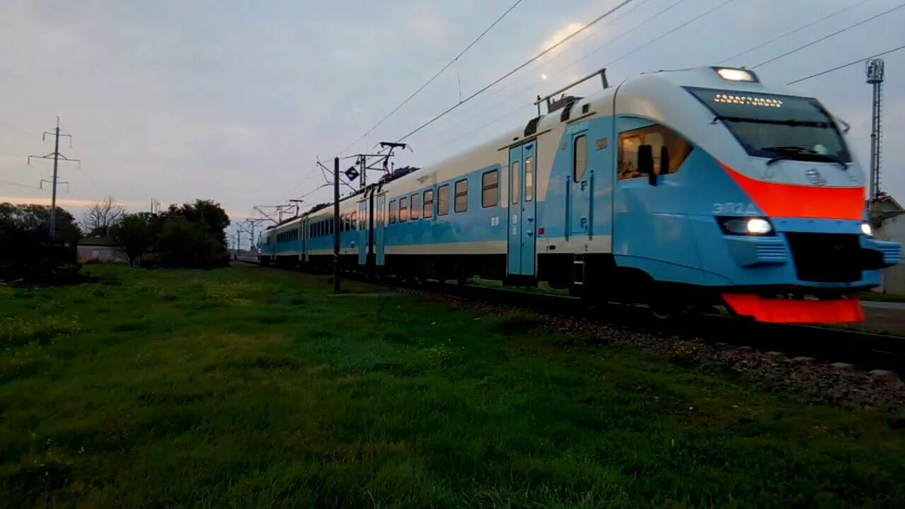 Электропоезд севастополь. Эп2д КЖД. Эп2д 0119. Электропоезд Севастополь Евпатория. КЖД Евпатория.