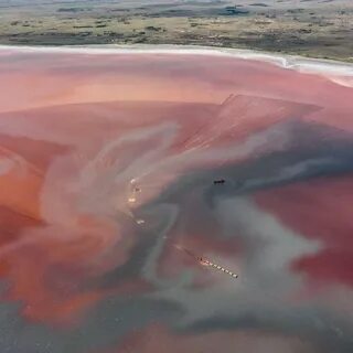 Где находится малиновое озеро