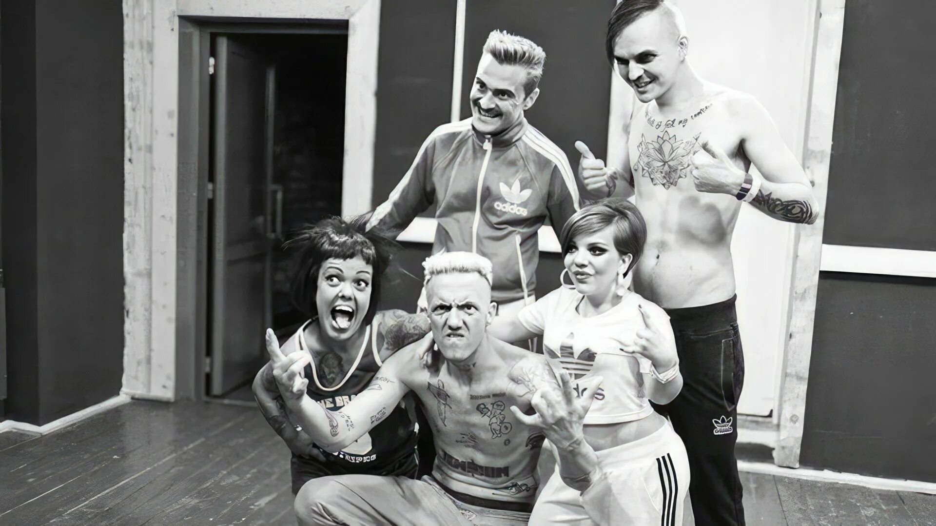 Big b little b. Группа little big. состав группы литтл биг. die antwoord и little big.