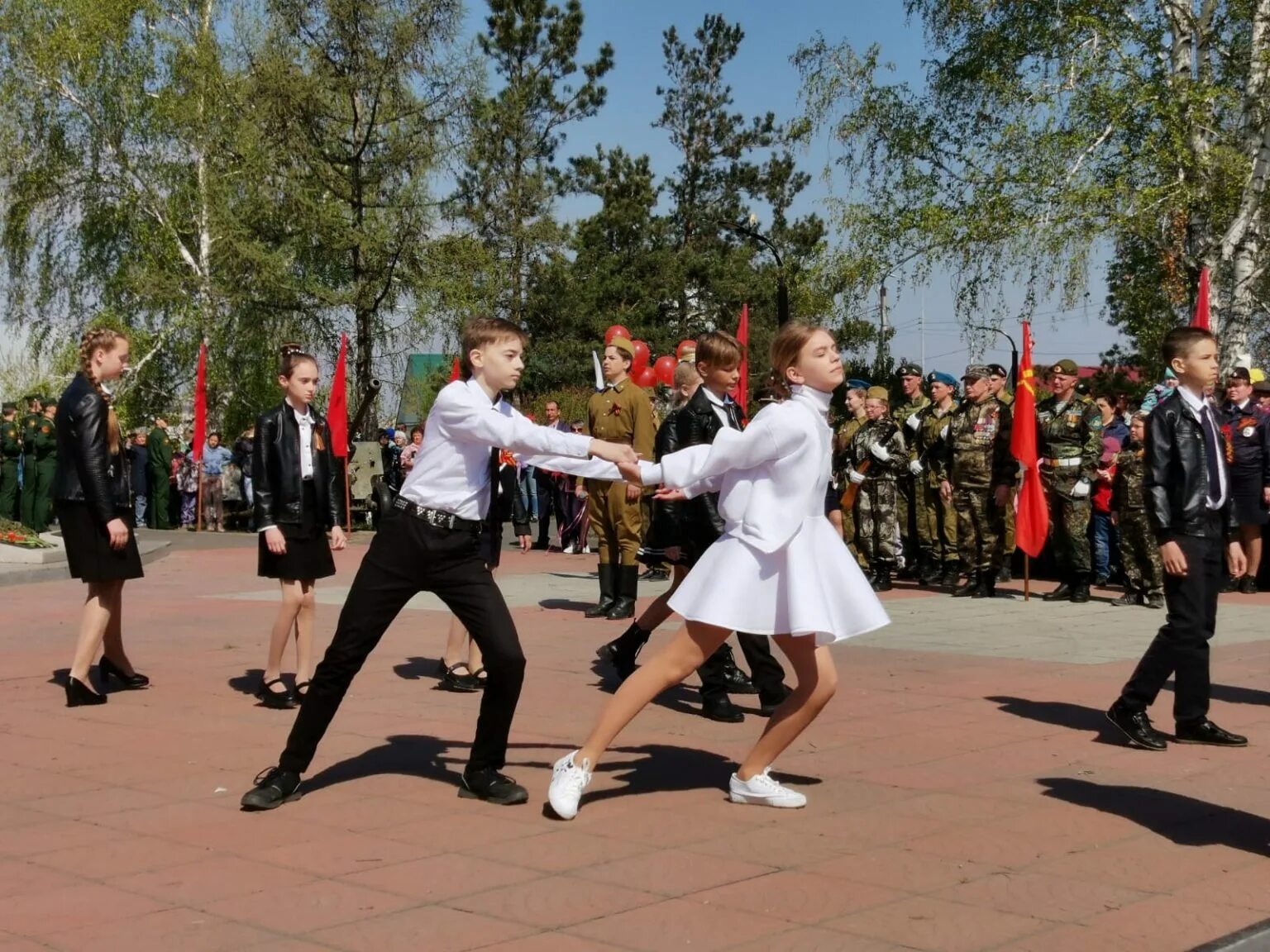 Каменские новости сегодня. Танцевальные мероприятия в Камне на Оби. КПРФ камень на Оби Каменский район. Народные праздники в Камне на Оби.