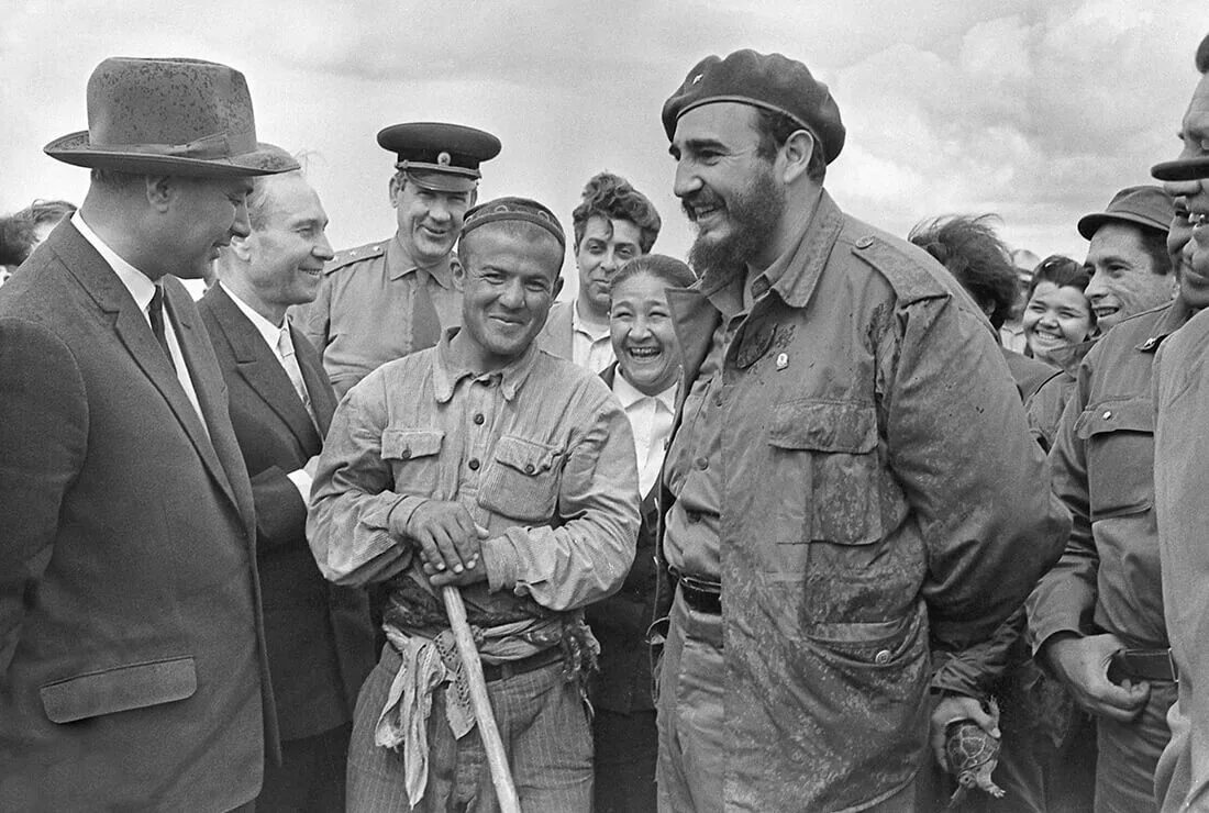 Шараф. Шараф рашидов и фидель кастро. шараф рашидов. фидель кастро в узбекистане. шараф рашидов фергане.