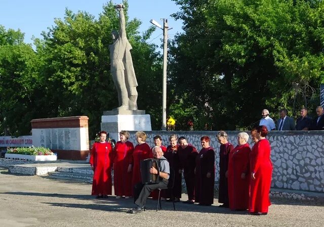 Погода в октябрьском районе челябинской. Челябинская область октябрьский район село октябрьское. памятник село октябрьское октябрьского района челябинской области. памятник в селе октябрьское челябинской области. памятники октябрь октябрьский район челябинской области.