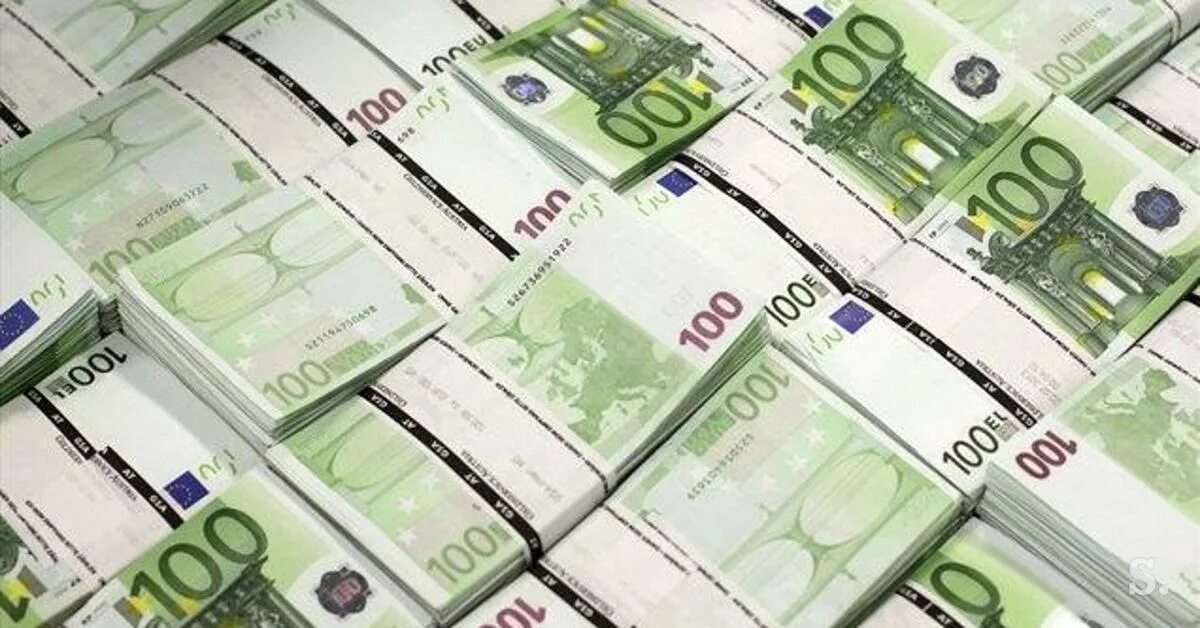 Ветхие евро. Деньги евро. пачки денег евро. 100 евро пачка. куча евро.