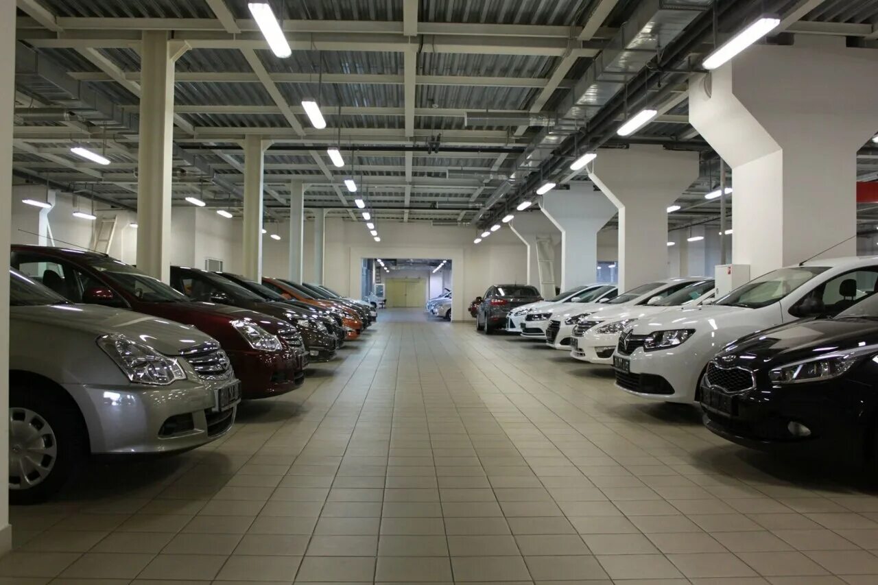 Ттс казань м7. Автосалоны подержанных. Авторынок. Машины с пробегом в автосалонах. Рольф 27 км мкад.