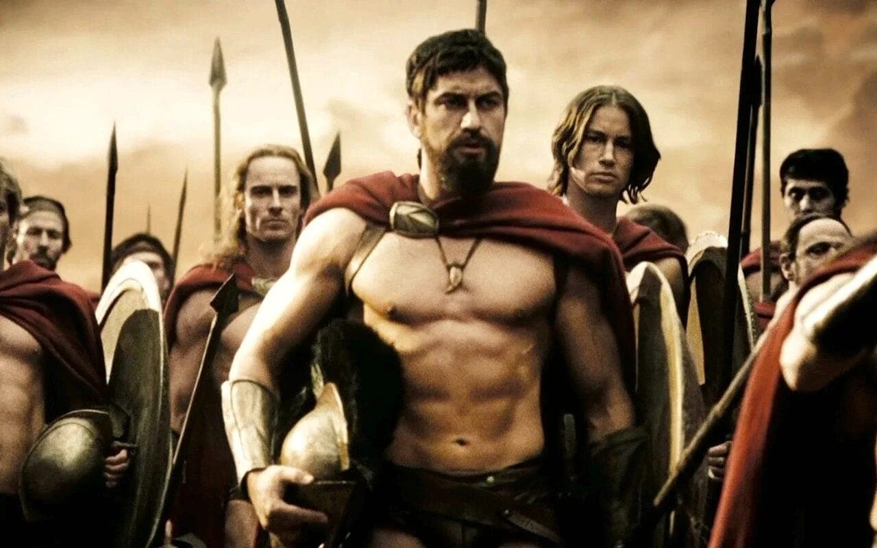 Чем спарта напоминала. Джерард батлер 300 спартанцев. джерард батлер 300 спартанцев фото. джерард батлер тело 300 спартанцев.