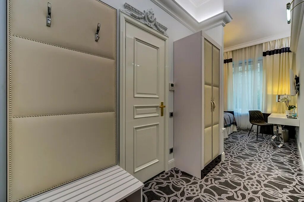 Отель треугольник в москве. Золотой треугольник краснодар. Triangle apartments. Квартира в золотом треугольнике. Золотой треугольник краснодар.