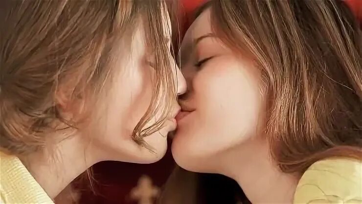 Мужчина знакомится с девушкой. Мужчина с девушкой в баре. First girl girl date. Парень и девушка. First girl girl date.