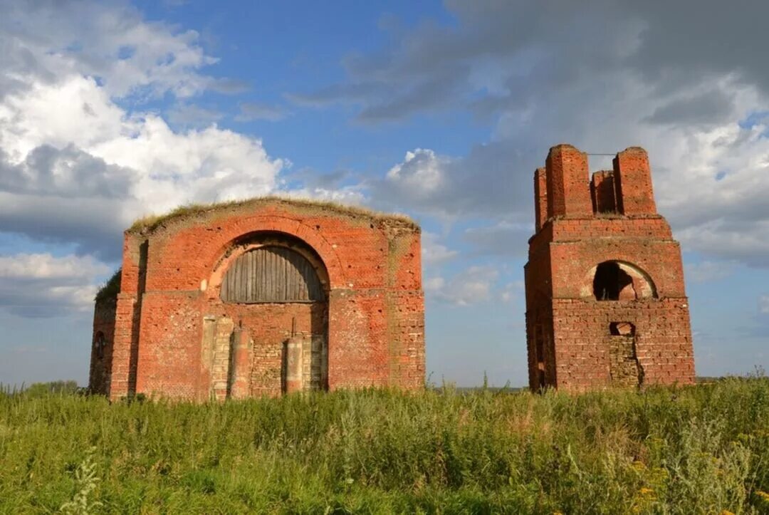 Деревня новомихайловка. Храмы Корсаковский район Орловская область. Храм в Бредихино Корсаковского района. Новомихайловка Корсаковский район Орловская область Церковь. Орловская область Корсакоский раон.