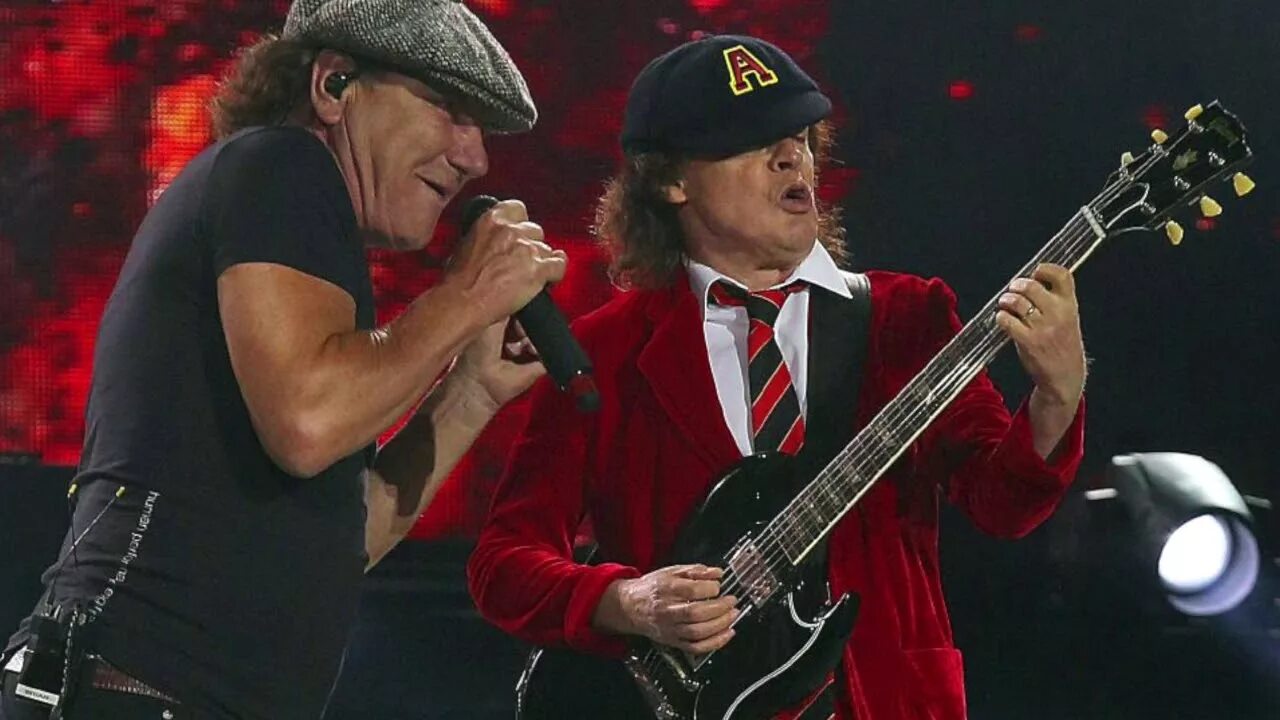 AC DC 2001. Angus young AC/DC 202. АС ДС тандерстрайк. Асдс тундерструк