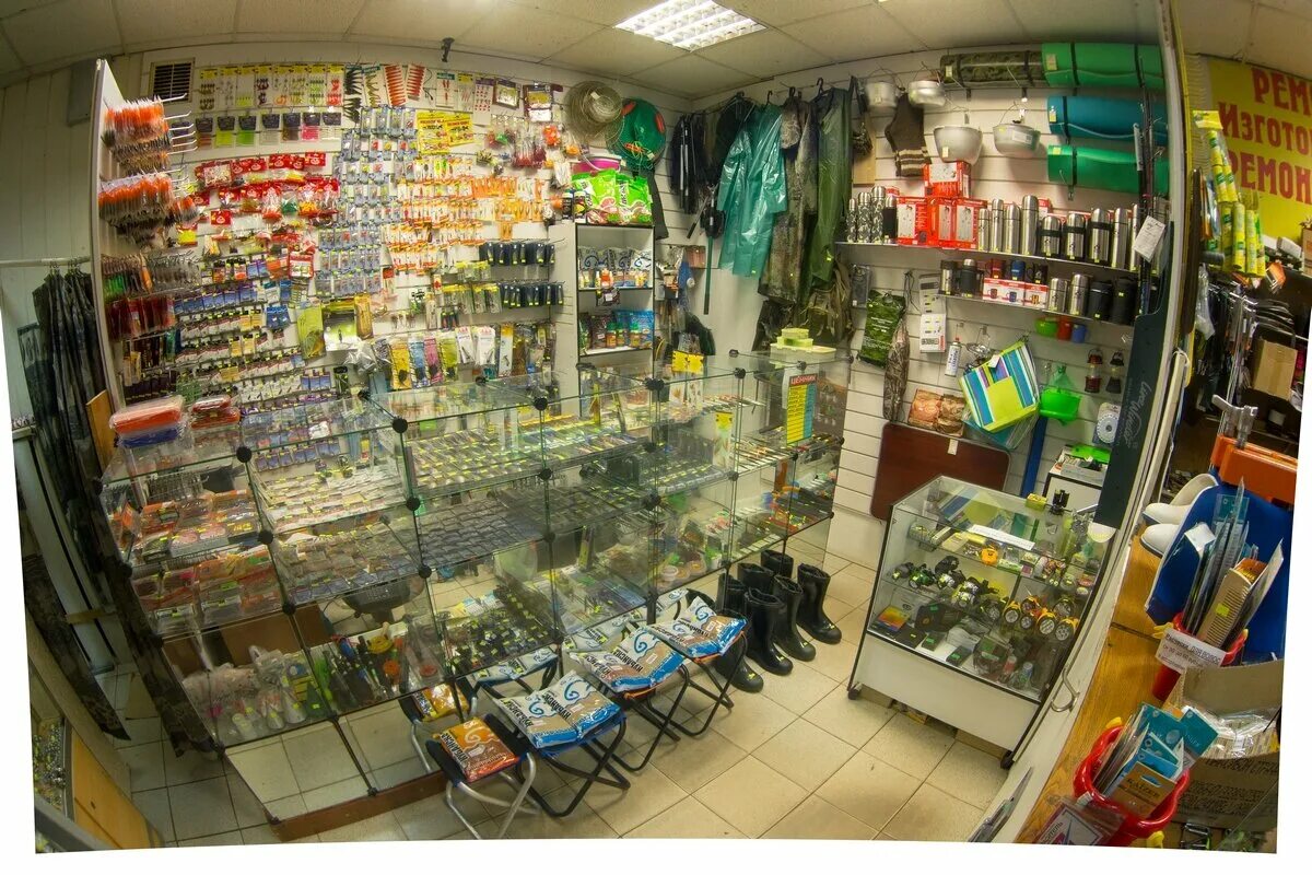 товары для рыбалки москва. витрина для рыболовных снастей. рыболовный магазин в москве. большой рыболовный магазин. товары для рыбалки москва.