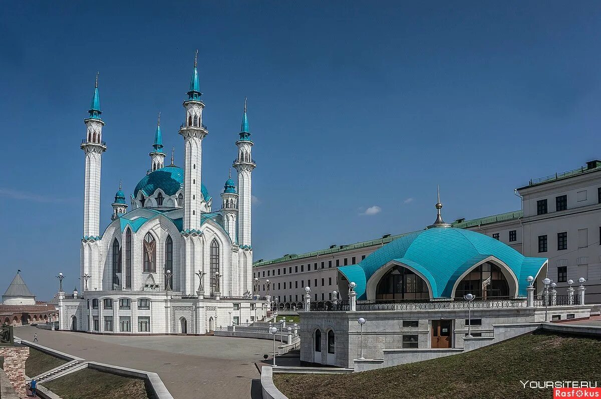 Мечеть и храм в кремле казани. Казанский кремль казань. Кул-шариф татарстан. Казань достромичательности. Мечеть сходить.