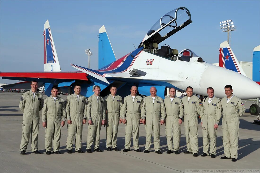 стрижи самолеты кемерово. авиационной группы «русские витязи». авиационная группа. пилот агвп стрижи. миг 29 русские витязи.